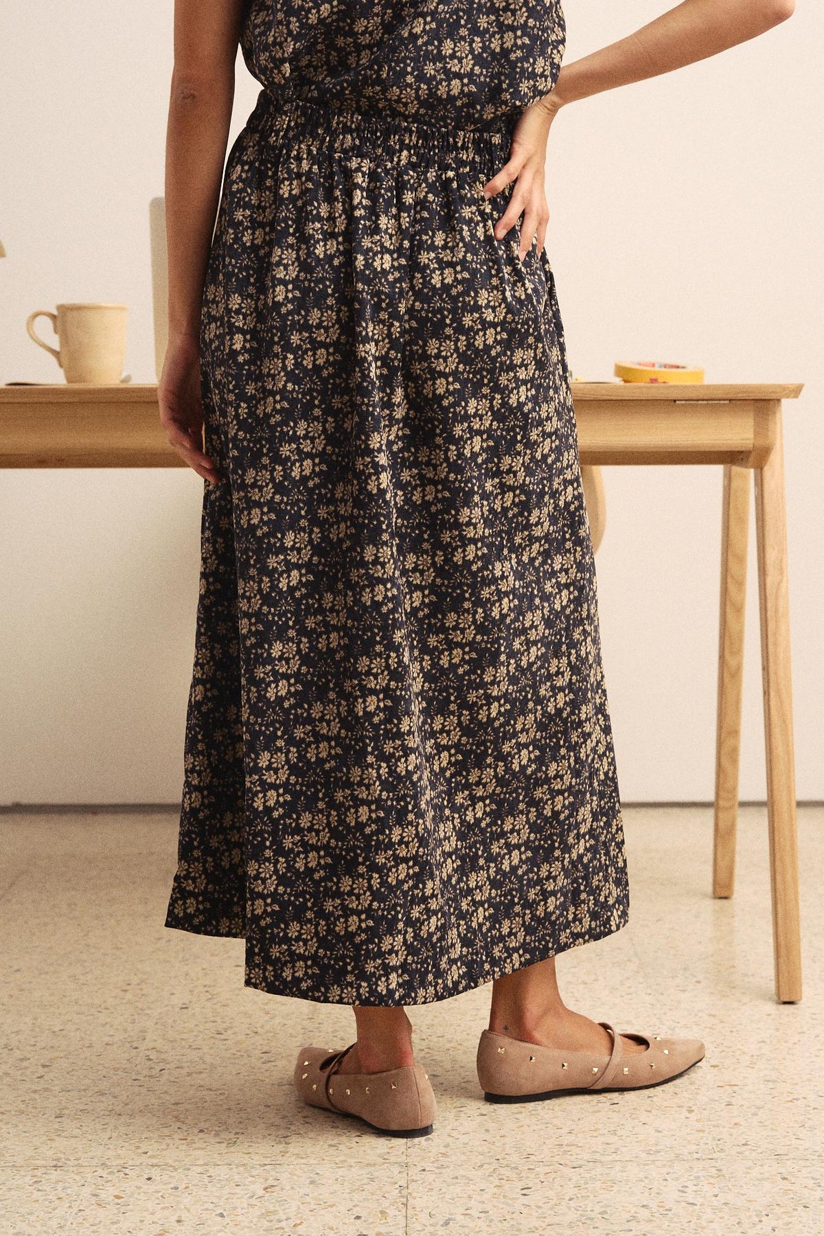 Abeny Flowers Midi Skirt