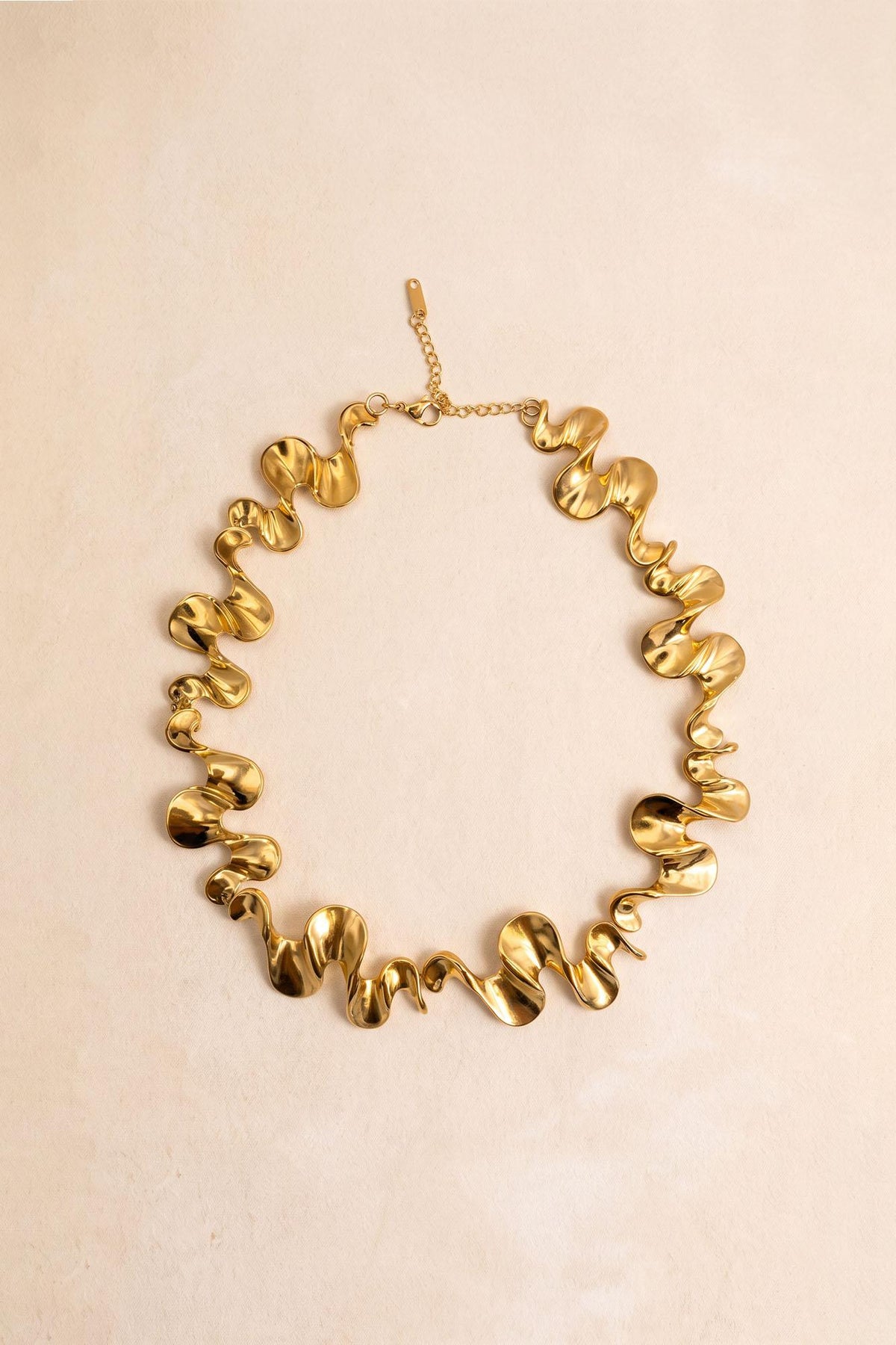Julieta Gold Wavy Necklace