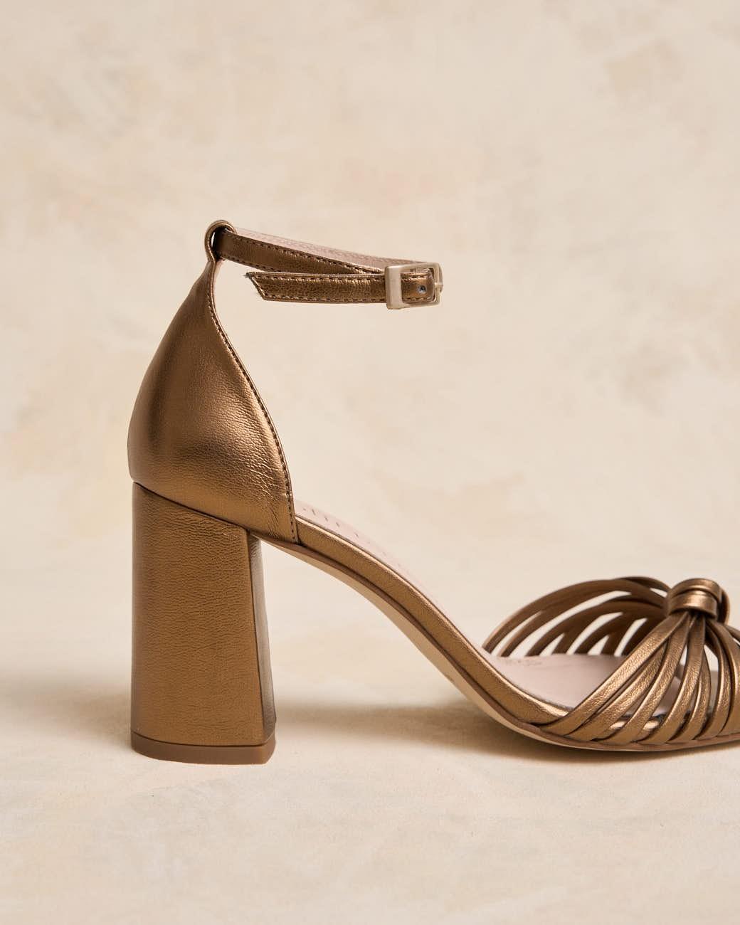 Clotis Knot Sandal