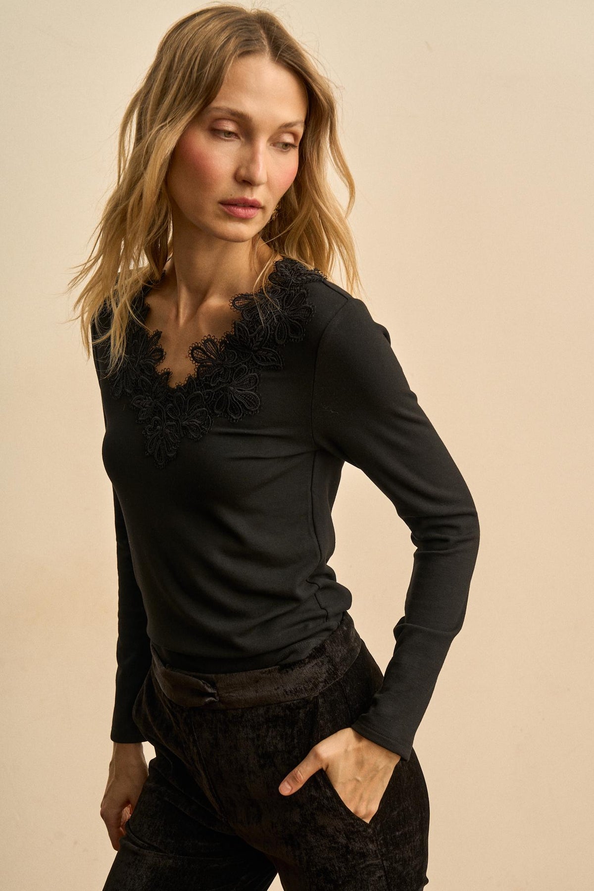 Éliora Floral Lace Top