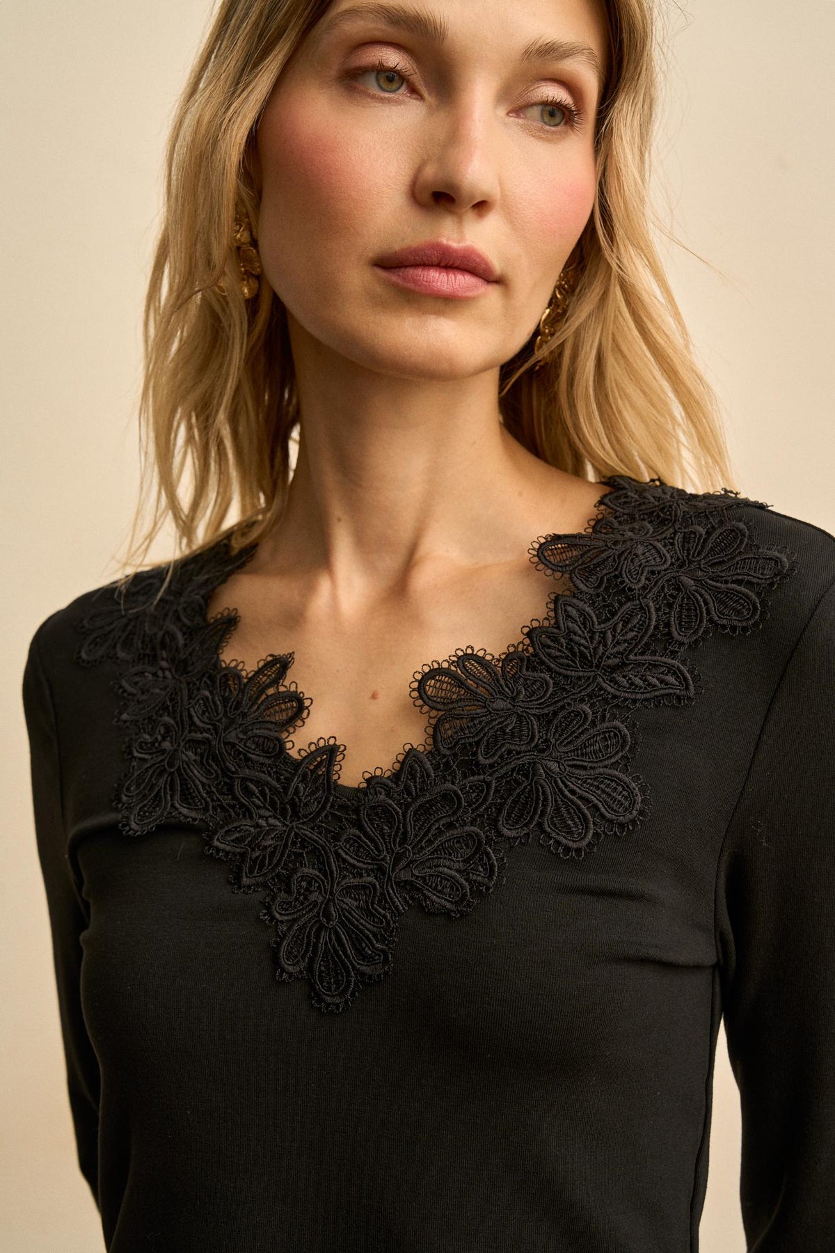 Éliora Floral Lace Top