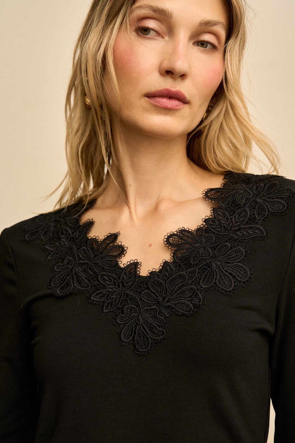 Éliora Floral Lace Top