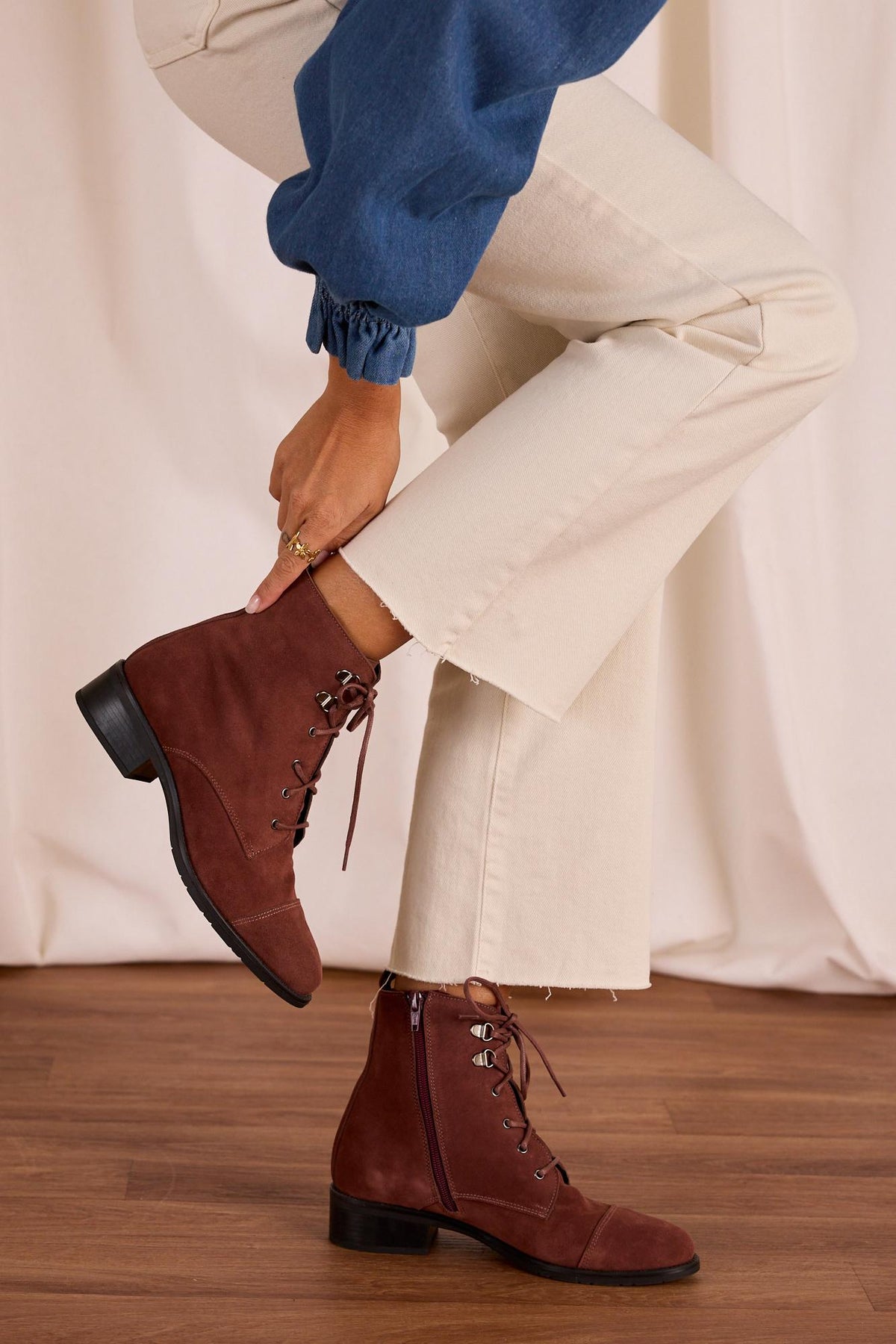 Lace-up Ankle Boot Alisa